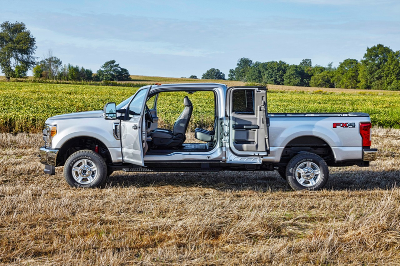 Illustration for article titled 2017 Ford Super Duty: New Body, Old Engines, High-Tech Idiot-Proofing